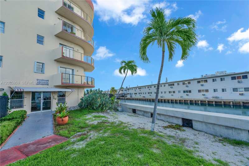 7150 Indian Creek Dr # 505, Miami Beach FL 33141