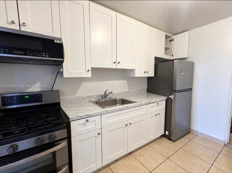 1010 E 8th Ct, Hialeah FL 33010
