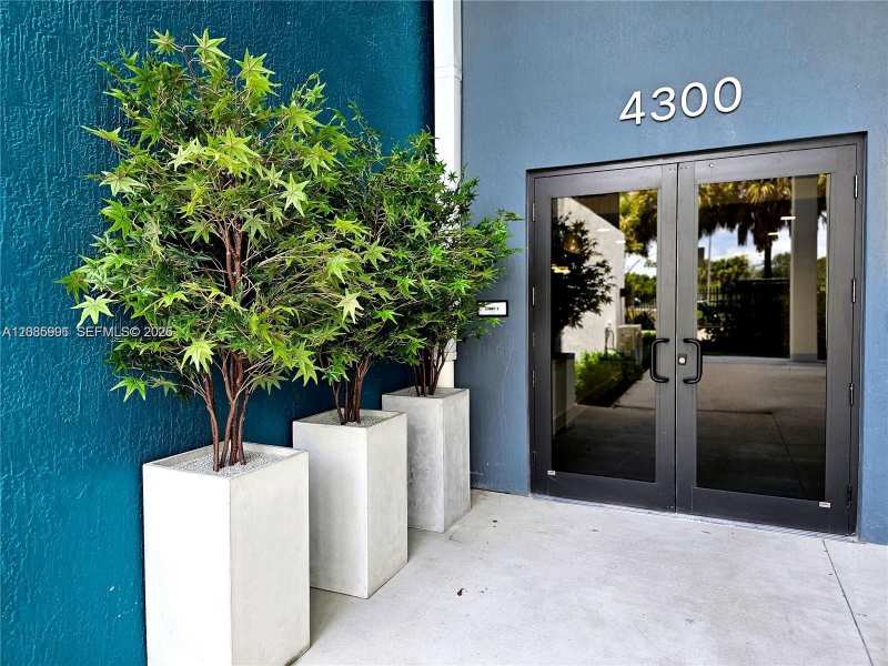 4400 Sunrise Blvd # B, Plantation FL 33317