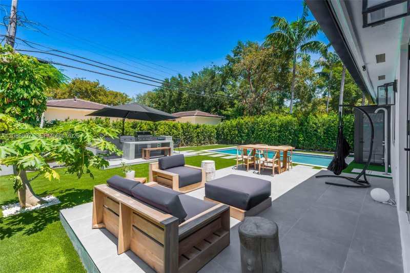 1543 Bird Rd, Coral Gables FL 33146