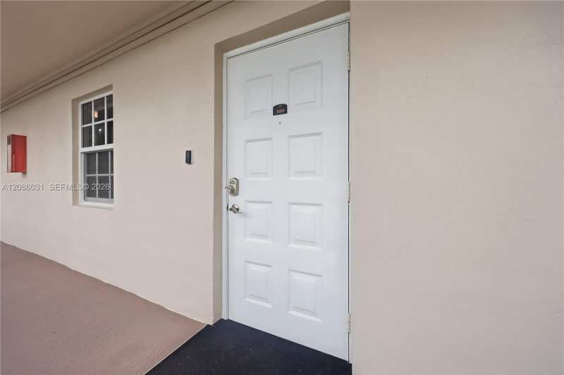555 Oaks Ln # 309, Pompano Beach FL 33069