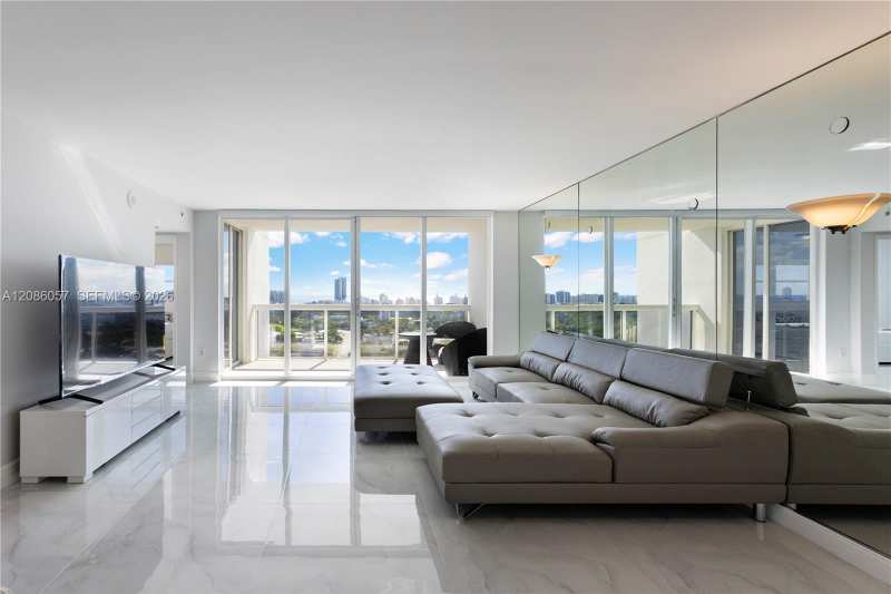 1800 Sunset Harbour Dr # 2215, Miami Beach FL 33139
