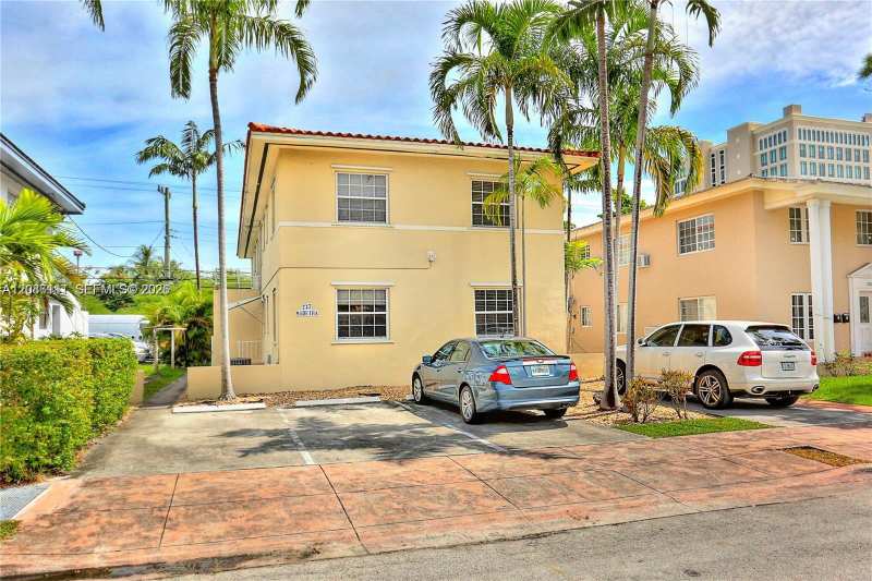 237 Madeira Ave # 4, Coral Gables FL 33134