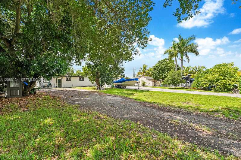2934 NW 96th St, Miami FL 33147