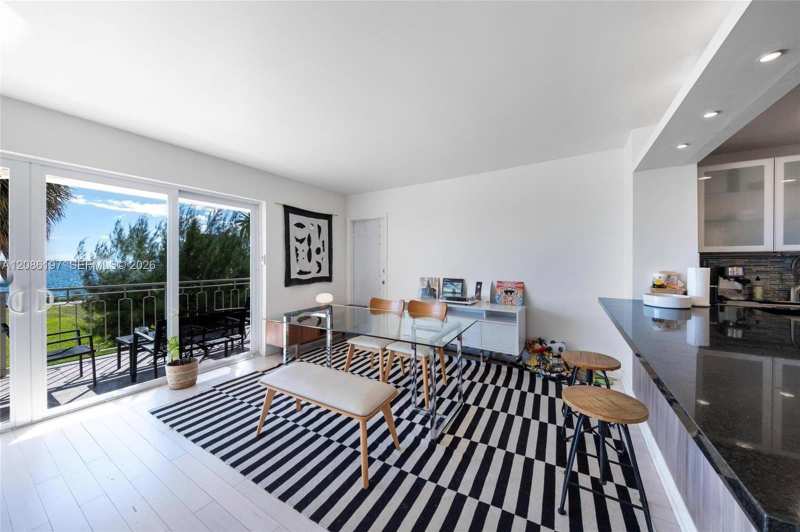 11111 Biscayne # 2D, Miami FL 33181