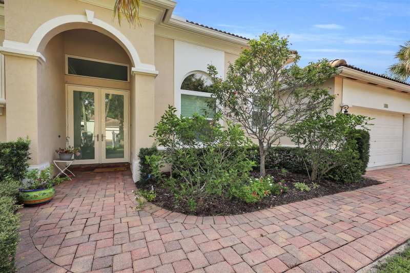 103 MAGNOLIA Way, Tequesta FL 33469