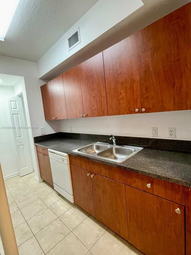 115 SW 11th St # 704, Miami FL 33130