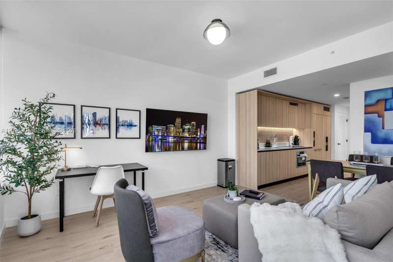 225 N Miami Ave # 3501, Miami FL 33128