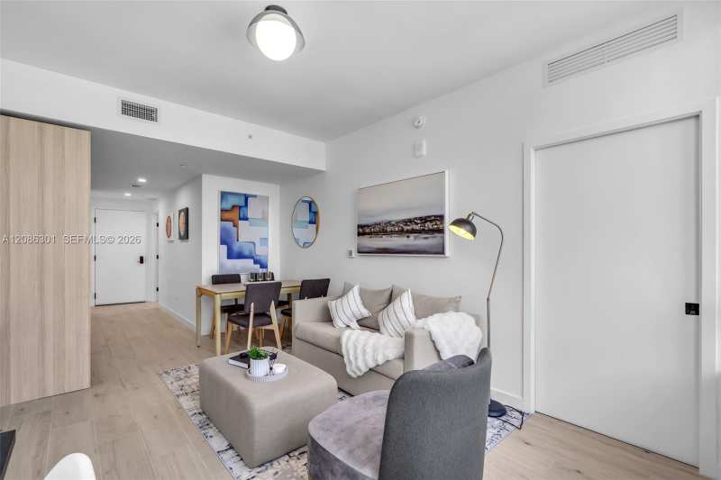 225 N Miami Ave # 3501, Miami FL 33128