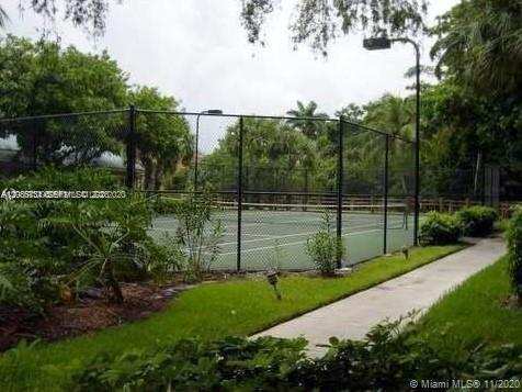 WINDWARD LAKES CONDO