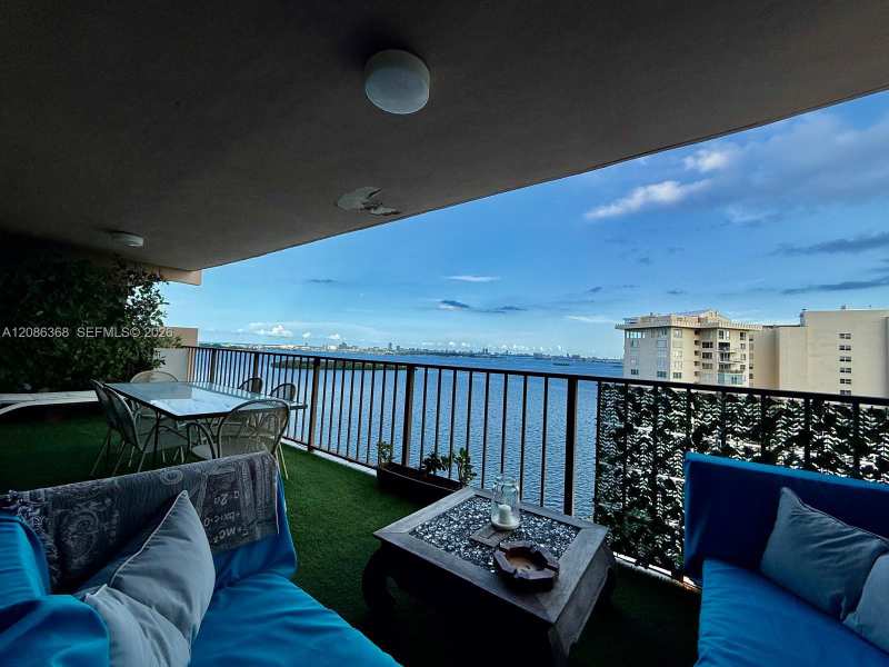 CRICKET CLUB CONDO
