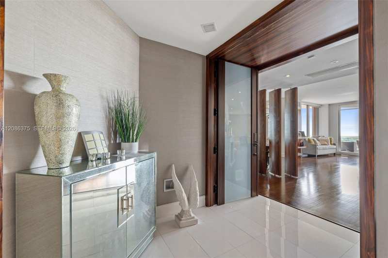 60 Edgewater Dr # 9D, Coral Gables FL 33133
