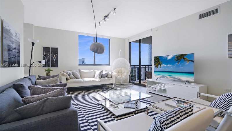 999 SW 1st AVE # 2313, Miami FL 33131
