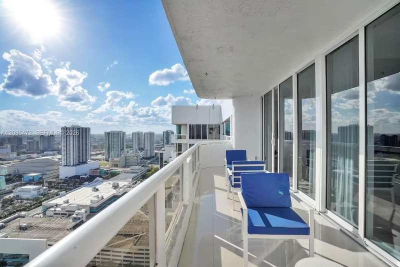1717 N Bayshore Dr # 4244, Miami FL 33132