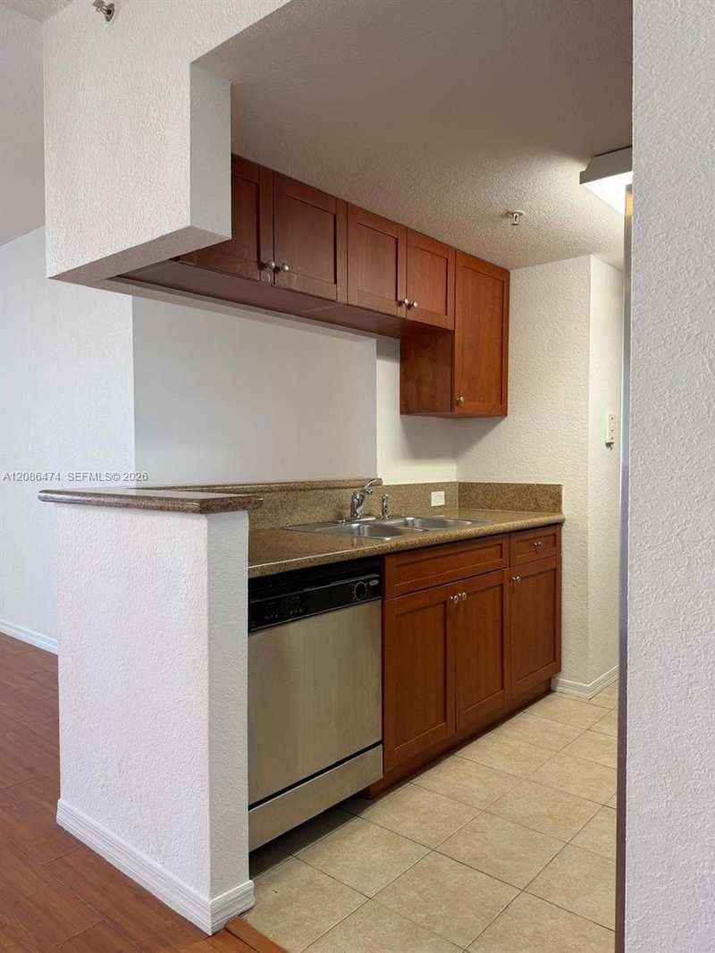 36 NW 6th Ave # 908, Miami FL 33128