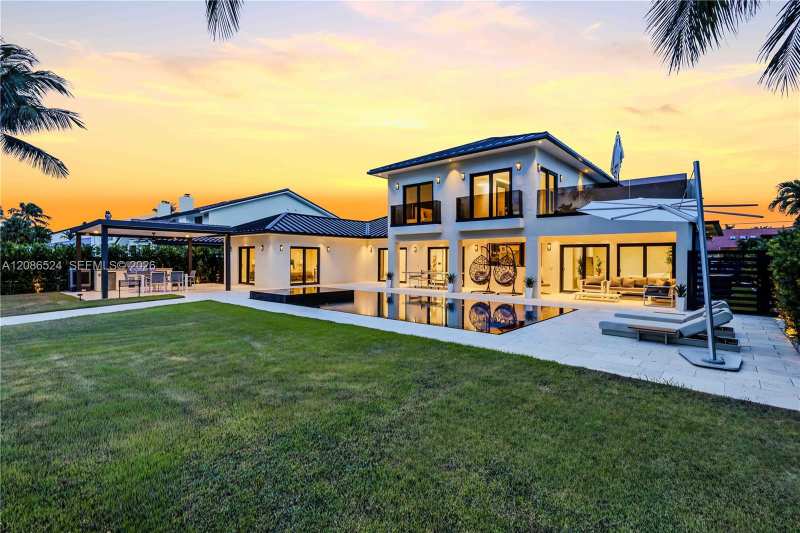 415 Holiday Dr, Hallandale Beach FL 33009