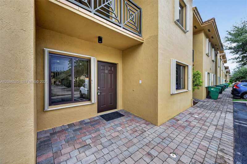 11115 W Okeechobee Rd # 118, Hialeah Gardens FL 33018