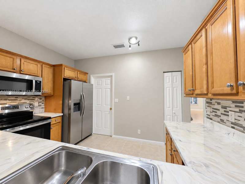 601 NW 19th Ave, Pompano Beach FL 33069