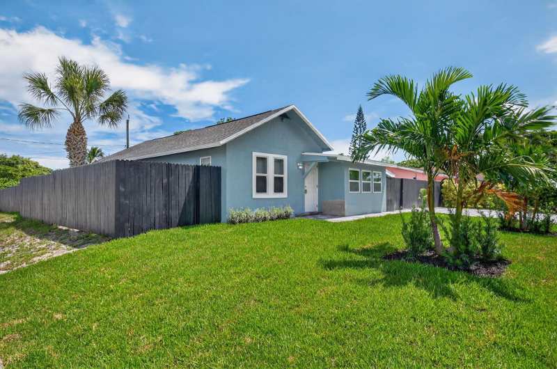 1002 S B Street, FL 33460