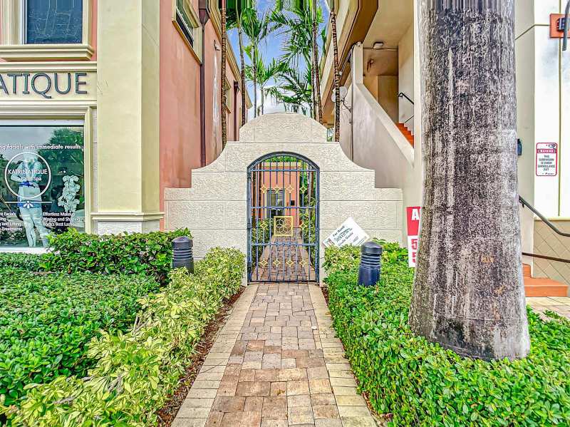 801 E PALMETTO PARK Road, Boca Raton FL 33432