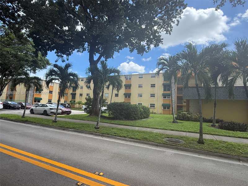 606 W 81st St # 405, Hialeah FL 33014