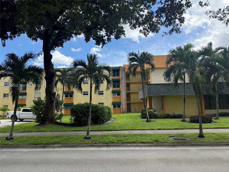 606 W 81st St # 405, Hialeah FL 33014