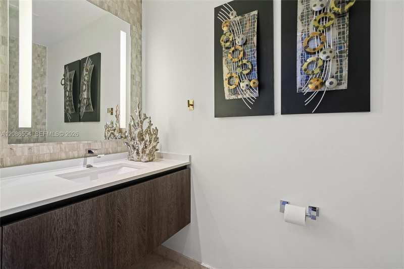 68 SE 6th St # 3306, Miami FL 33131
