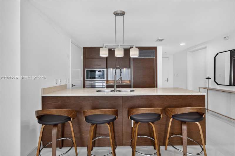 475 Brickell Ave # 4613, Miami FL 33131