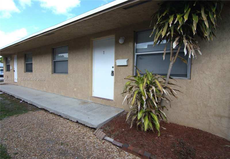 806 NW 10th St # 1, Hallandale Beach FL 33009