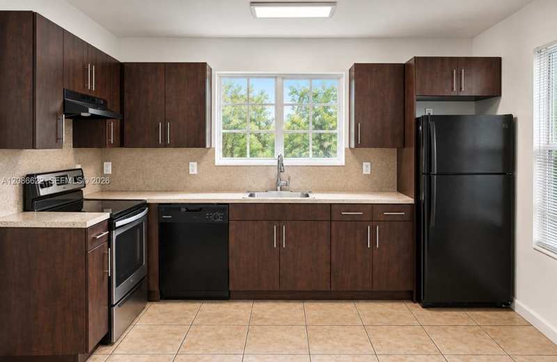 13 S Royal Poinciana Blvd # 20, Miami Springs FL 33166