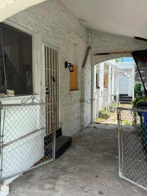 3322 SW 9th St, Miami FL 33135