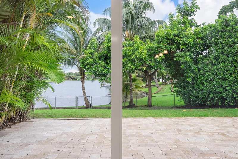 7111 Bamboo St, Miami Lakes FL 33014