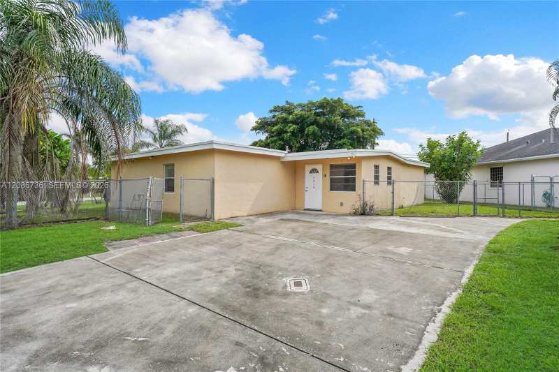 5618 Cinnamon Dr, West Palm Beach FL 33415