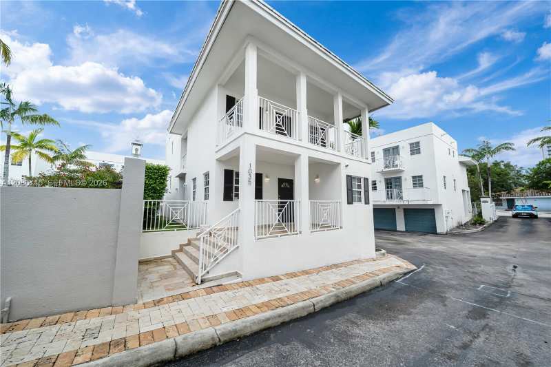 1035 SW 9th Ct, Miami FL 33130