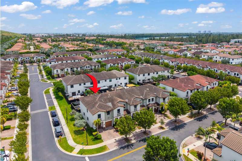8897 NW 103rd Ave, Doral FL 33178