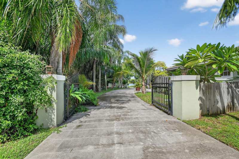 6225 Pine Drive, Lake Worth FL 33462