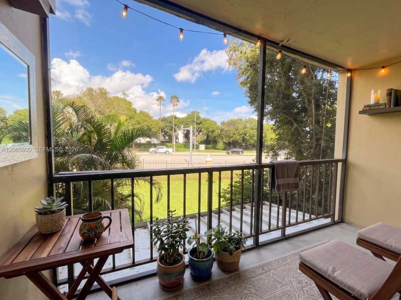 8850 Fontainebleau Blvd # 203, Miami FL 33172