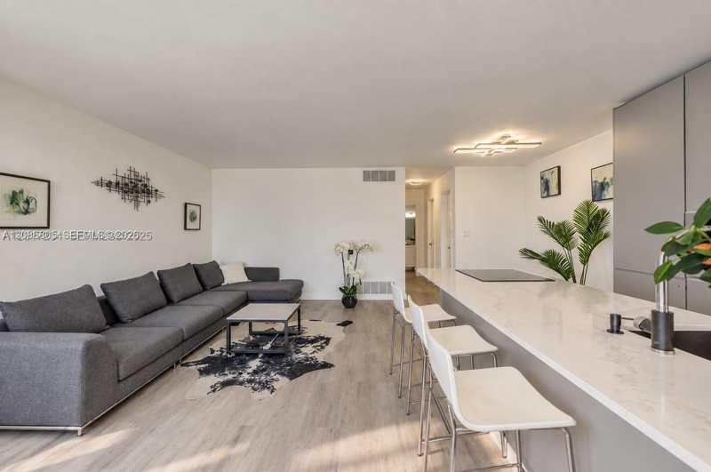 1720 Jefferson St # 511, Hollywood FL 33020