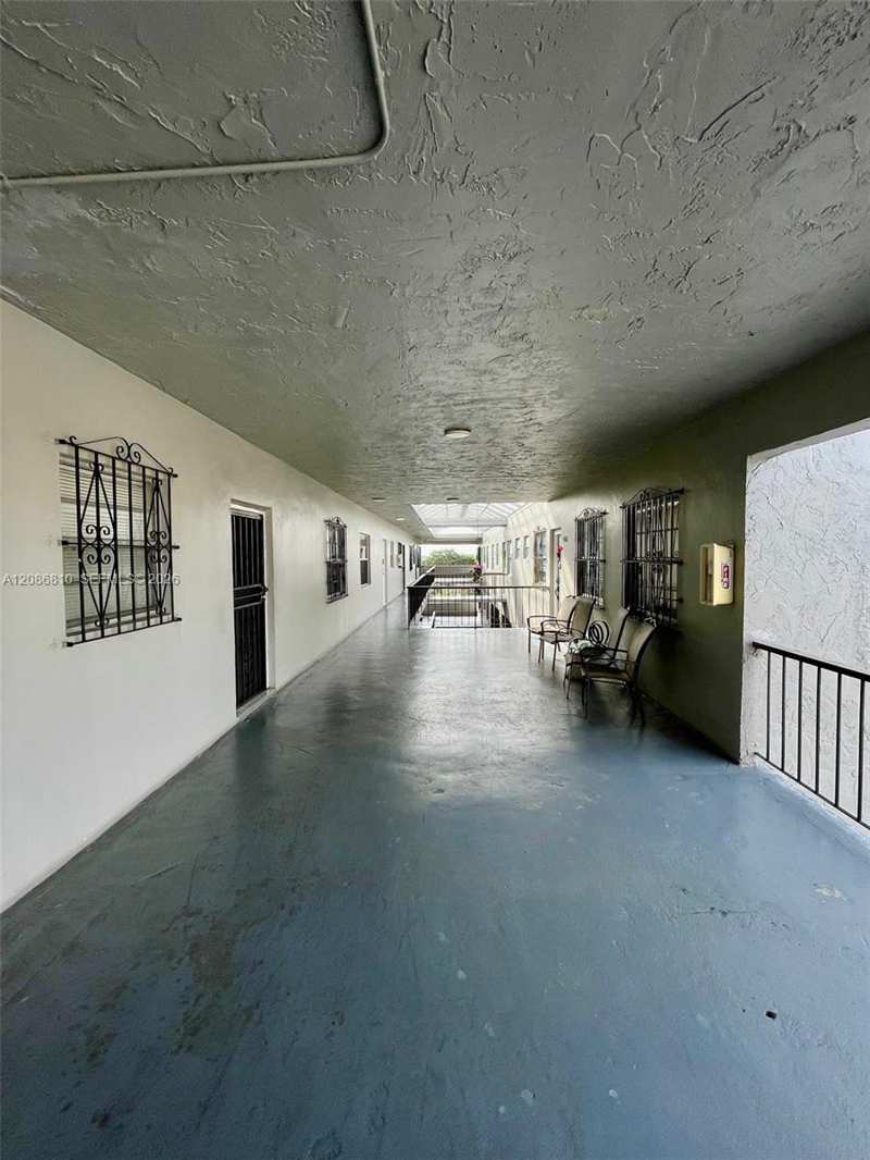 1035 W 77th St # 412, Hialeah FL 33014
