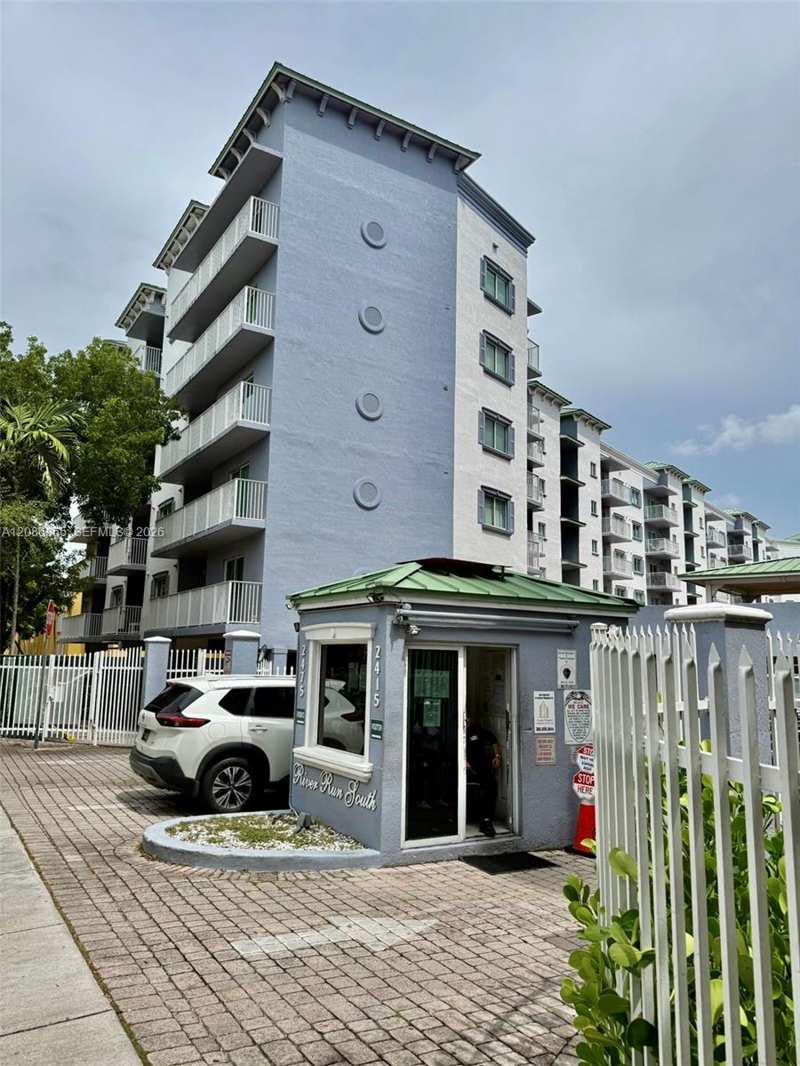 2475 NW 16th Street Rd # 418, Miami FL 33125