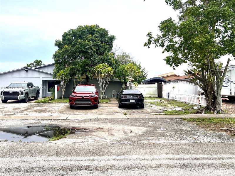 5822 Albert Rd, West Palm Beach FL 33415