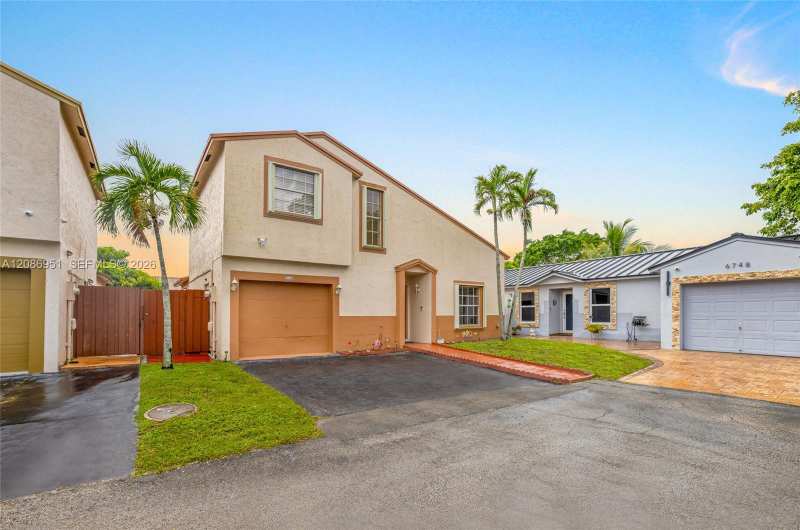 6746 NW 199th St, Hialeah FL 33015