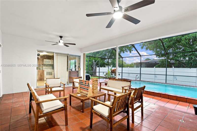 1811 SW 99th Ave, Miami FL 33165