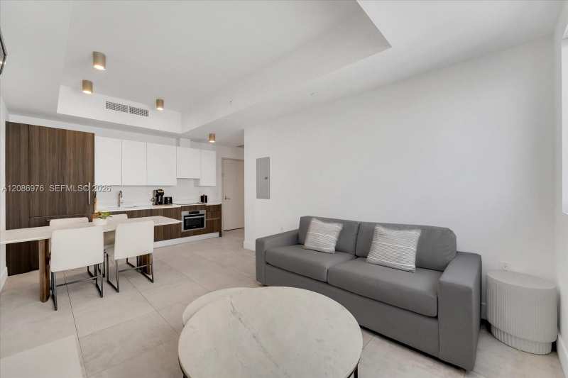 239 SW 9th St # 1603, Miami FL 33130