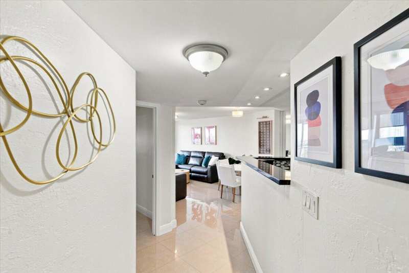 300 THREE ISLANDS Boulevard # 1, Hallandale Beach FL 33009
