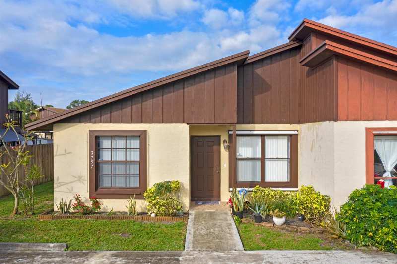 3757 Mil Pond Court, FL 33463