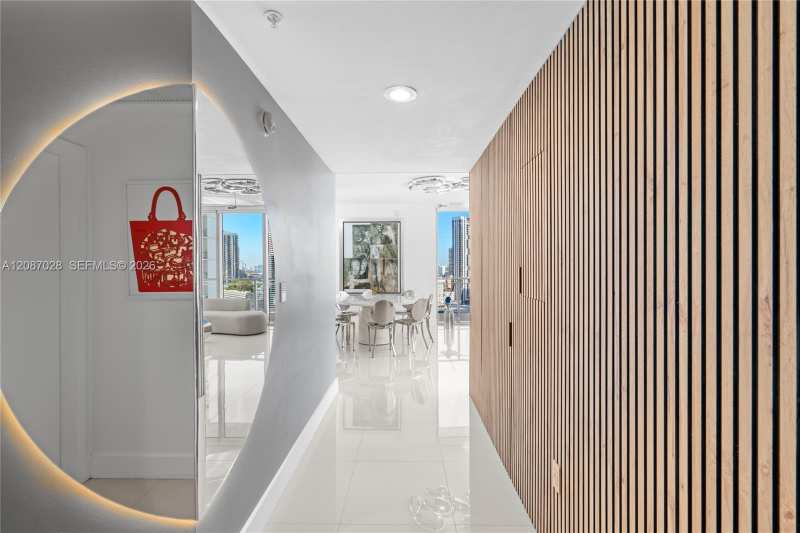 90 SW 3rd St # 2204, Miami FL 33130