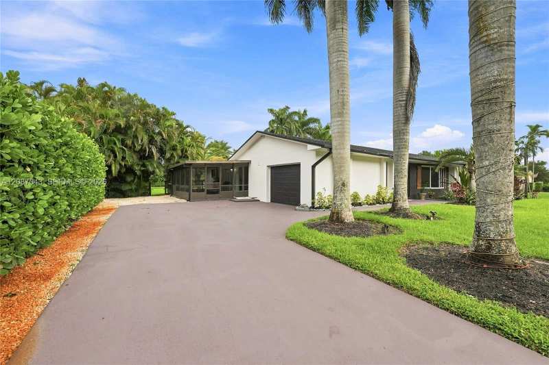 13402 SW 29th St, Davie FL 33330