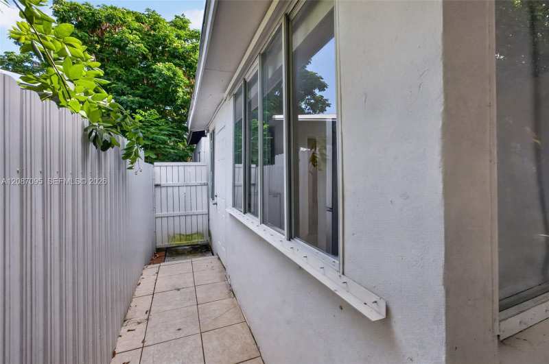 1055 SW 12th St # 1, Miami FL 33129