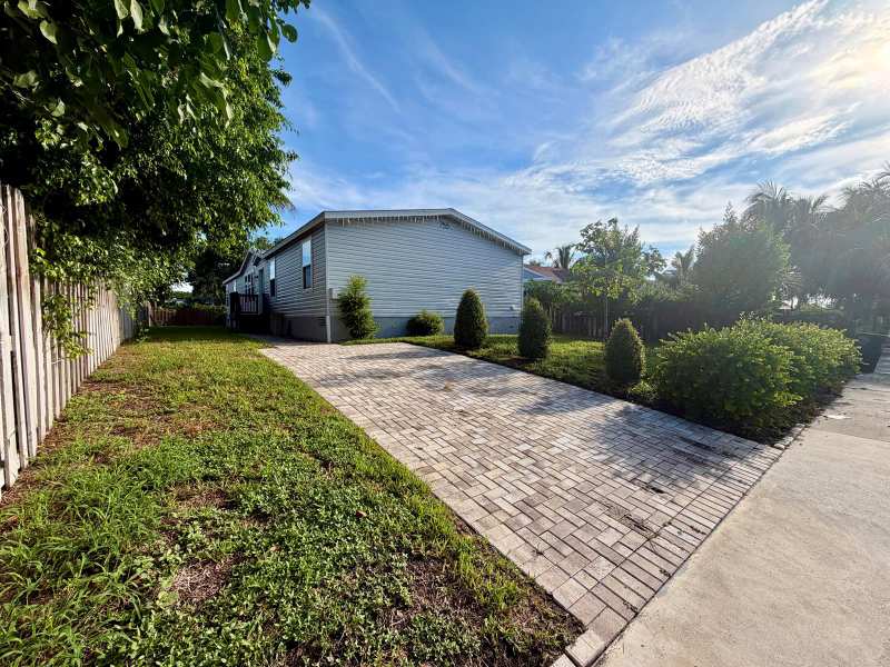 755 RIDGEWOOD Drive, West Palm Beach FL 33405